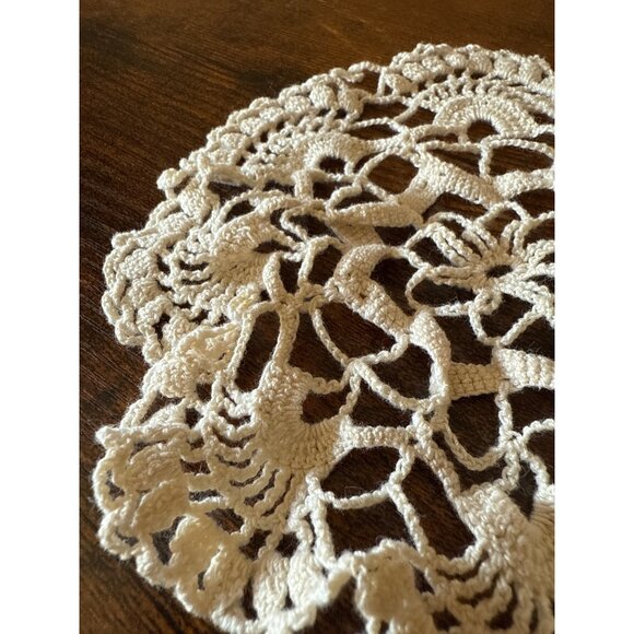Vintage Crochet Doilies & Embroidered Table Mats Set Of 5 - Picture 11 of 16